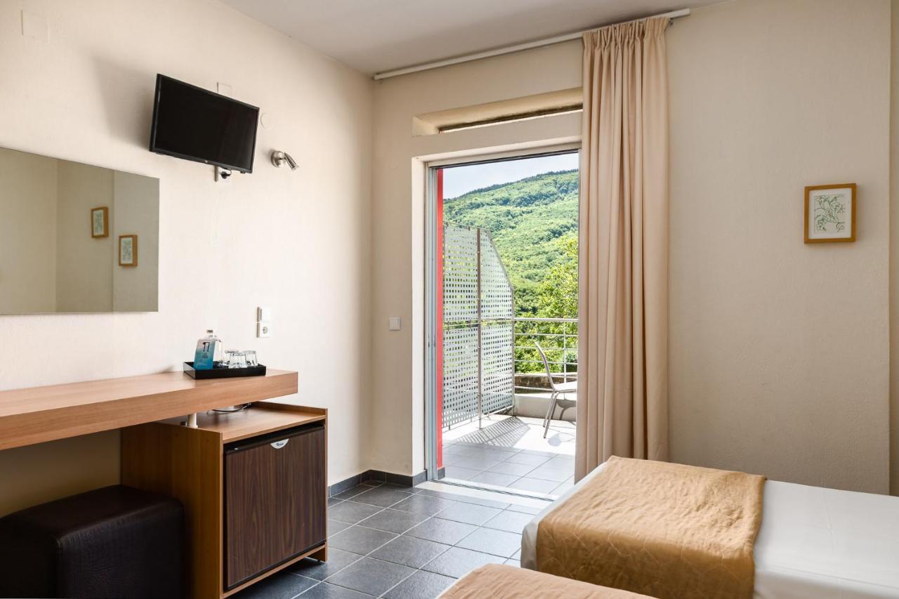 Gefiri Plakas Hotel, Tzoumerka المظهر الخارجي الصورة